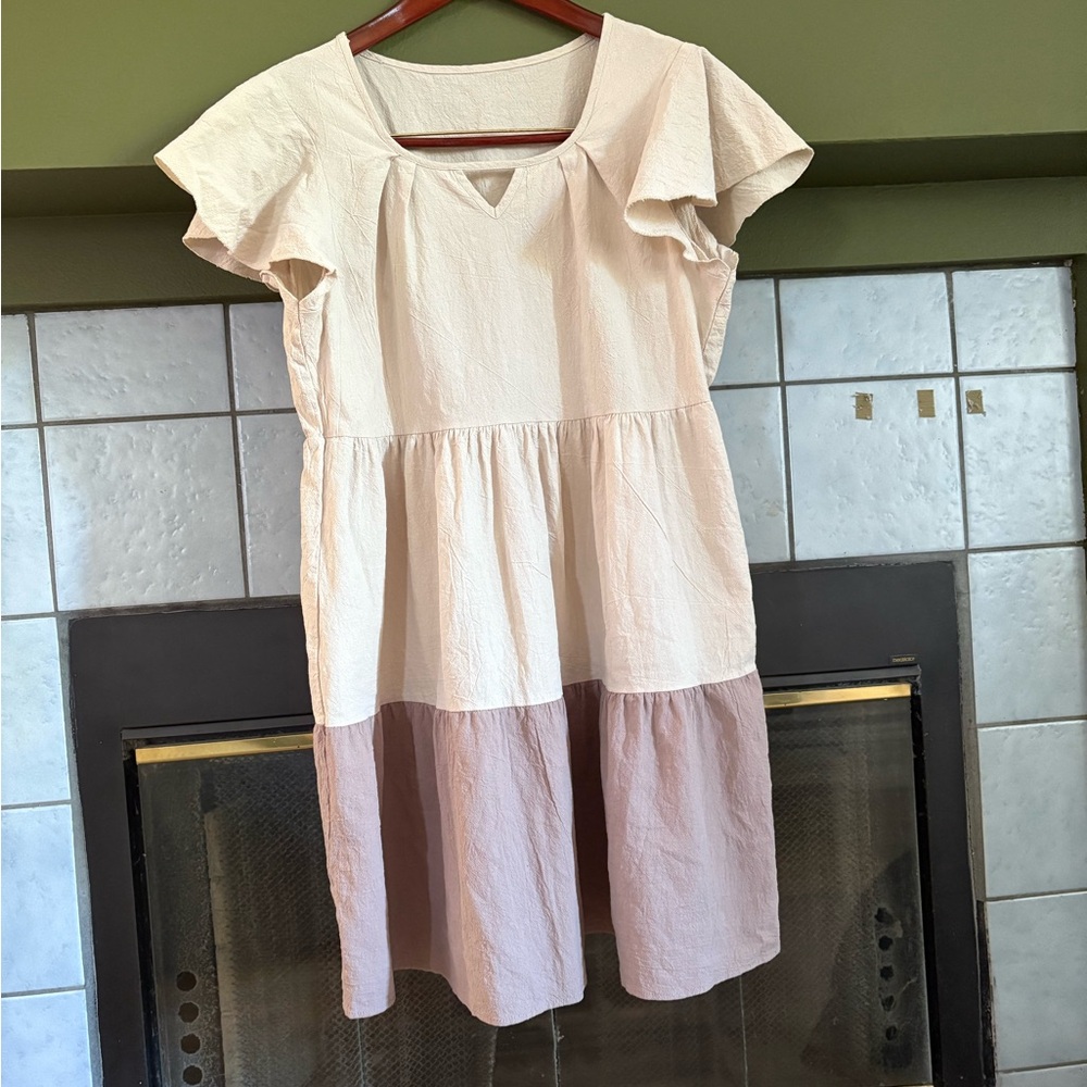 Charming Cream and tan short cap sleeve dress